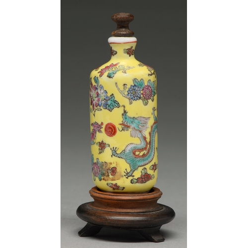 300 - A Chinese yellow ground famille rose snuff bottle, 20th c, painted with dragons and flowers, 90mm h,... 