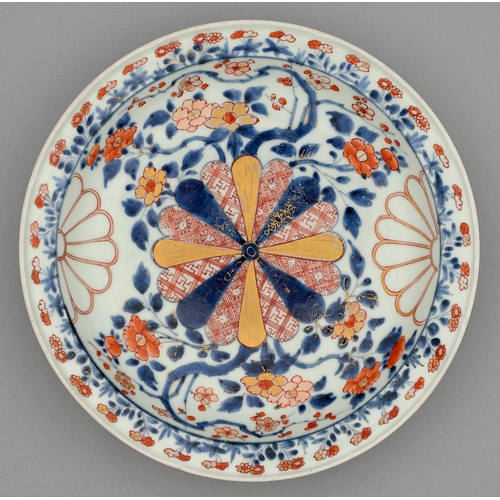 347 - An Imari dish, Edo  period, early 18th c, with everted rim, painted in underglaze blue, red and gilt... 