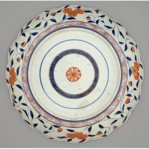 348 - An Imari fluted dish, Edo period, 18th c, painted in underglaze blue and enamelled in red and gilt w... 