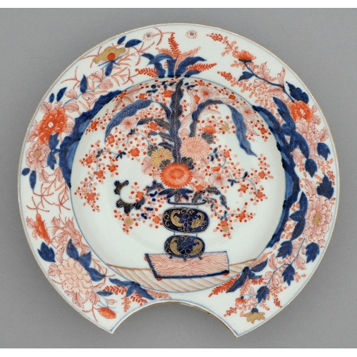 351 - An Imari barber's bowl, Edo period, 18th / 19th c, painted in underglaze blue and enamelled in red a... 