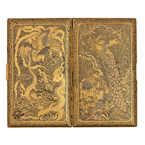 416 - A Japanese inlaid metal cigarette case, Tokyo, 20th c, decorated to both sides in gold with peafowl ... 