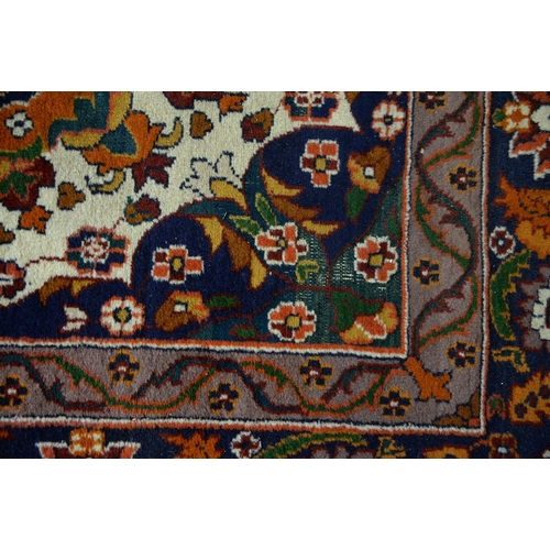 916 - An Indian rug, 126 x 199cm