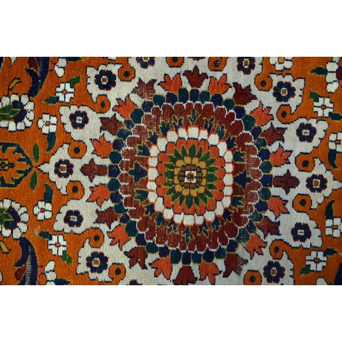 916 - An Indian rug, 126 x 199cm