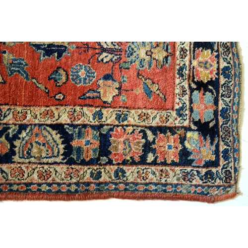 917 - A Sarouk rug, 102 x 157cm