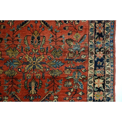 917 - A Sarouk rug, 102 x 157cm