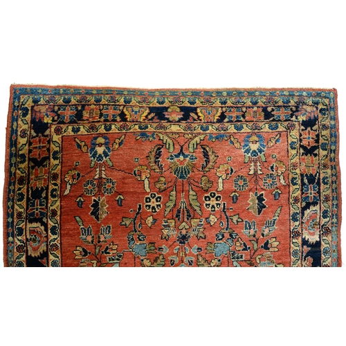 917 - A Sarouk rug, 102 x 157cm