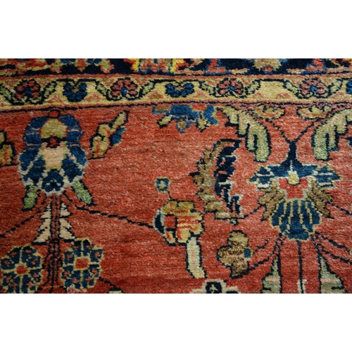 917 - A Sarouk rug, 102 x 157cm