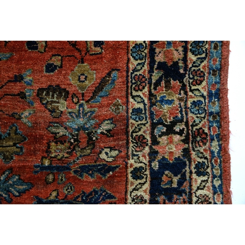 917 - A Sarouk rug, 102 x 157cm