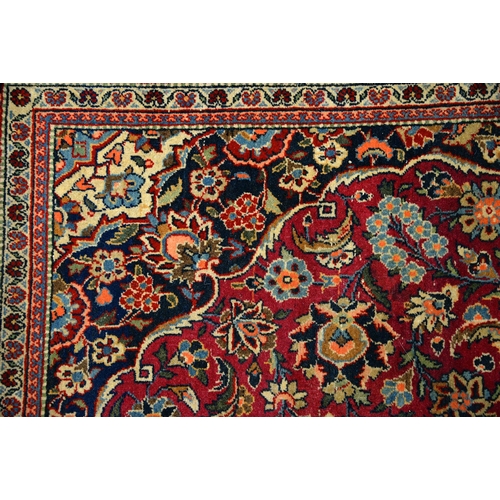 919 - A Kashan rug, 132 x 207cm