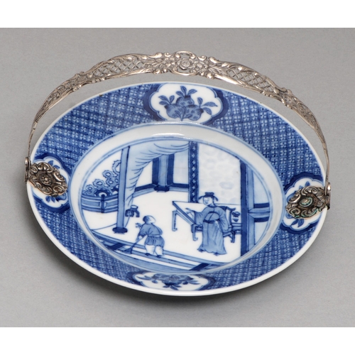 94 - A Chinese blue and white plate, Kangxi period, painted with a lady addressing a house boy, the diape... 