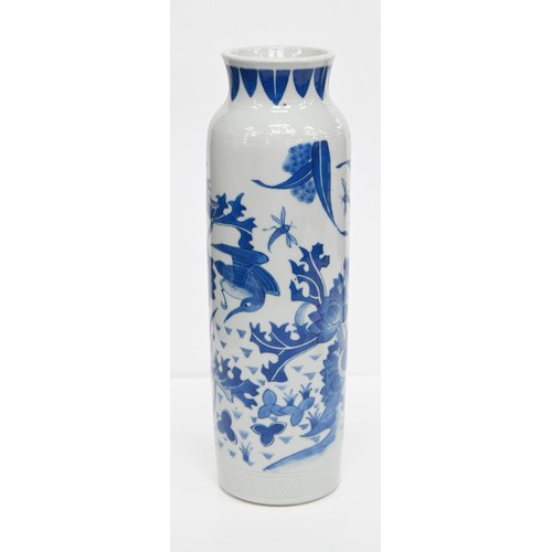 92 - A Chinese blue and white sleeve vase, rolwagen, 19th c or later, painted in Transitional style with ... 