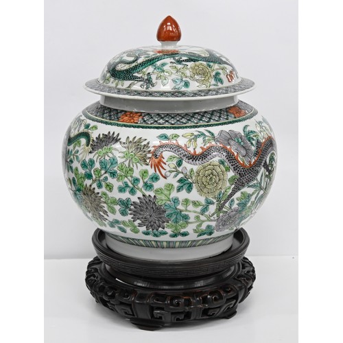 165 - A Chinese famille verte jar and cover, 19th / 20th c, enamelled with dragons and flowers in diaper b... 