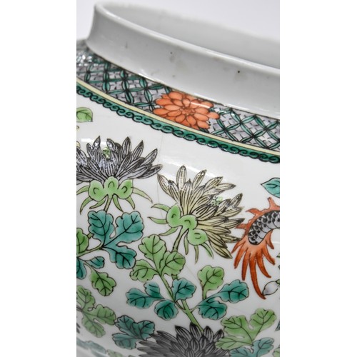 165 - A Chinese famille verte jar and cover, 19th / 20th c, enamelled with dragons and flowers in diaper b... 