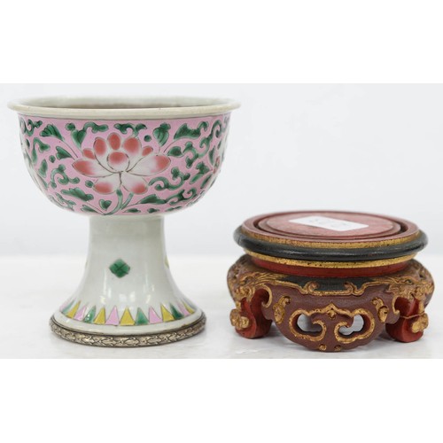 273 - A Chinese famille rose stem cup, the bowl enamelled with dragon roundels and peonies on a pink groun... 