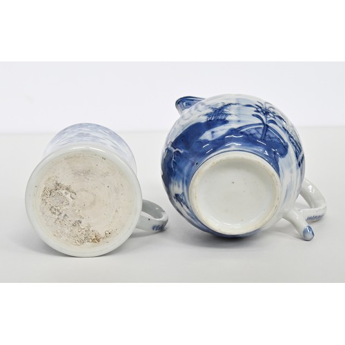 115 - A Chinese blue and white tea bowl and pair of saucers, Kangxi period, saucers 12.7cm diam, conch she... 