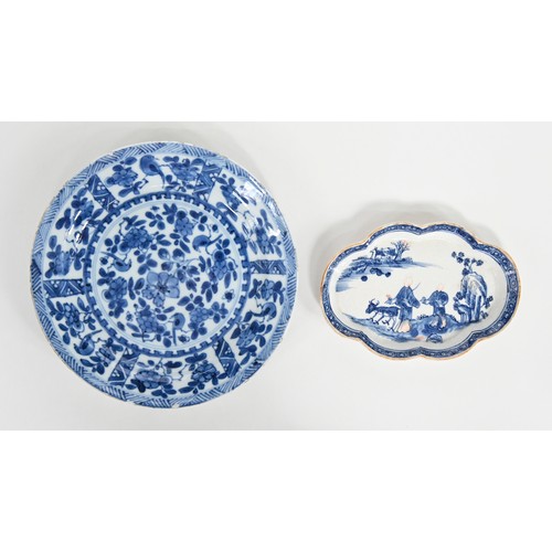 115 - A Chinese blue and white tea bowl and pair of saucers, Kangxi period, saucers 12.7cm diam, conch she... 