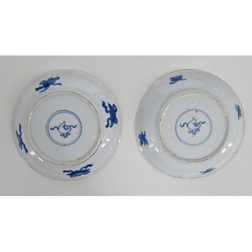 115 - A Chinese blue and white tea bowl and pair of saucers, Kangxi period, saucers 12.7cm diam, conch she... 