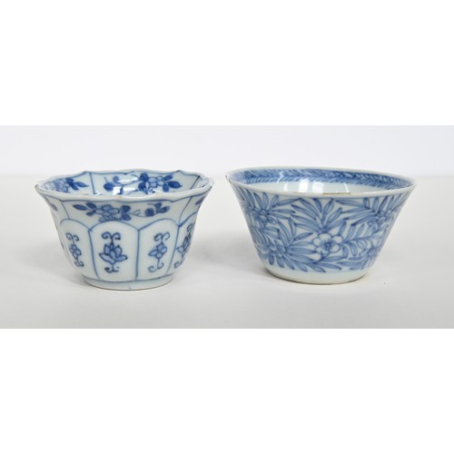 115 - A Chinese blue and white tea bowl and pair of saucers, Kangxi period, saucers 12.7cm diam, conch she... 