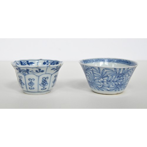 115 - A Chinese blue and white tea bowl and pair of saucers, Kangxi period, saucers 12.7cm diam, conch she... 