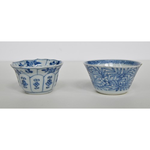 115 - A Chinese blue and white tea bowl and pair of saucers, Kangxi period, saucers 12.7cm diam, conch she... 