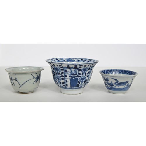 115 - A Chinese blue and white tea bowl and pair of saucers, Kangxi period, saucers 12.7cm diam, conch she... 