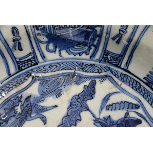 260 - A Chinese Kraak porcelain blue and white dish, c1630-1650, painted to the centre with two geese at t... 