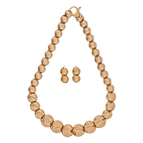 119 - An Italian 9ct gold necklace, of shell shaped links graduated from the centre, 37cm l excluding four... 