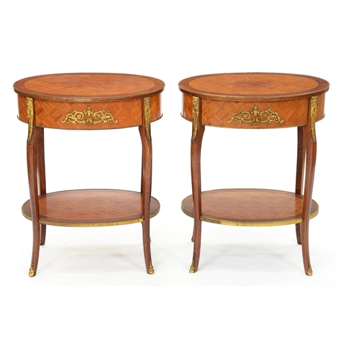 1199 - A pair of French oval mahogany and parquetry tables, 20th c, in Transitional style, with gilt lacque... 