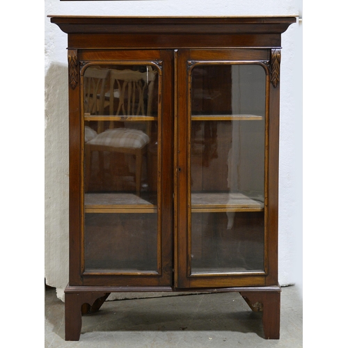 1329 - A mahogany glazed bookcase with adjustable shelves, 35cm h; 94 x 33cm