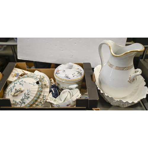 1428 - Miscellaneous ceramics, including a 19th c Keeling & Co. 'Thorn' pattern earthenware tureen and ... 