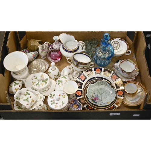 1434 - Miscellaneous Royal Crown Derby, Royal Worcester, Wedgwood and other ceramics, and enamelled blue gl... 