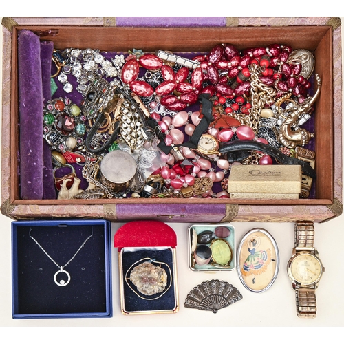 226 - Miscellaneous costume jewellery, to include a Swarovski pendant, mid century, a gentleman's wristwat... 