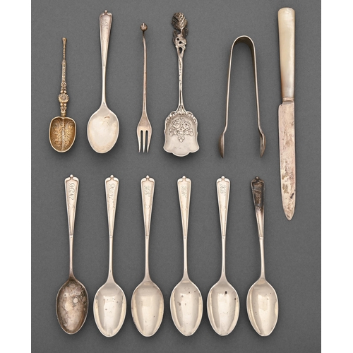 253 - Miscellaneous small silver flatware, mainly George V, 5ozs (excluding mother of pearl hafted knife)... 