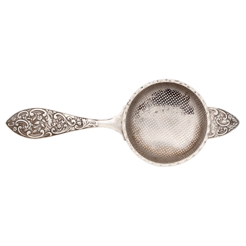 291 - An Elizabeth II silver tea strainer, 16cm l, by J B Chatterley & Sons, Birmingham 1963, 1oz 10dw... 