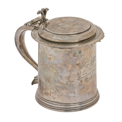 343 - An Edwardian silver tankard, in 17th c English style, with cast bifurcated thumbpiece, engraved Pres... 