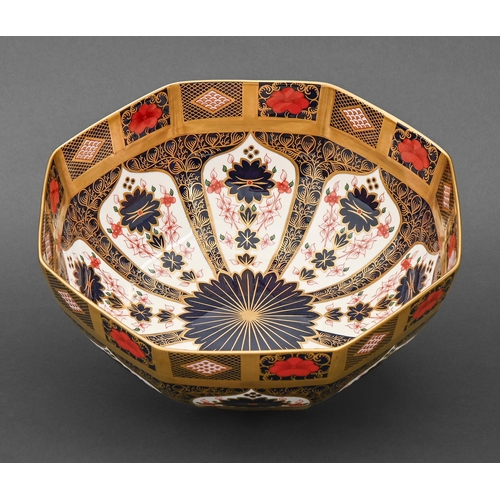 391 - A Royal Crown Derby Imari pattern octagonal bowl, late 20th c, 24 x 24cm, printed mark... 