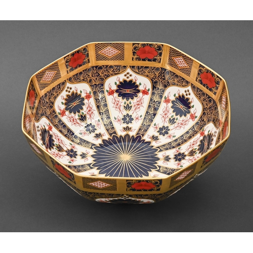 392 - A Royal Crown Derby Imari pattern octagonal bowl, late 20th c, 24 x 24cm, printed mark... 