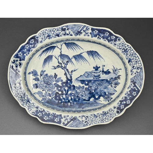 441 - A Chinese blue and white export porcelain dish, late 18th c painted with pine tree, prunus and auspi... 