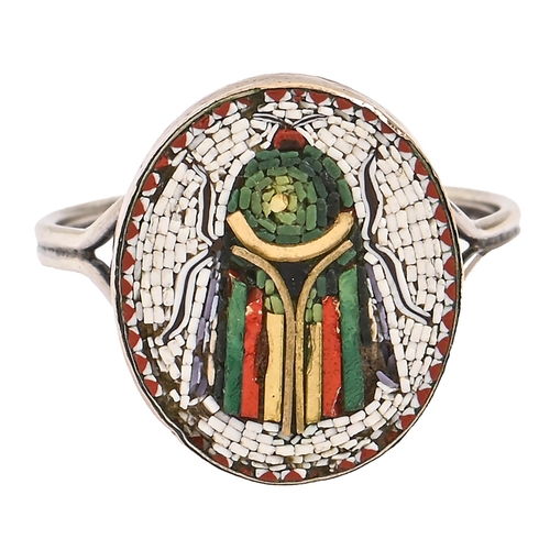 55 - An Italian mosaic ring, 19th c, with a fly, in silver on associated wire hoop, 4.3g, size Q... 