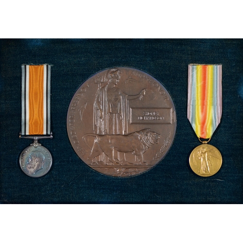 563 - WWI, pair and Plaque, British War Medal and Victory Medal 4-3742 Pte S Richards North'd Fus, Sydney ... 