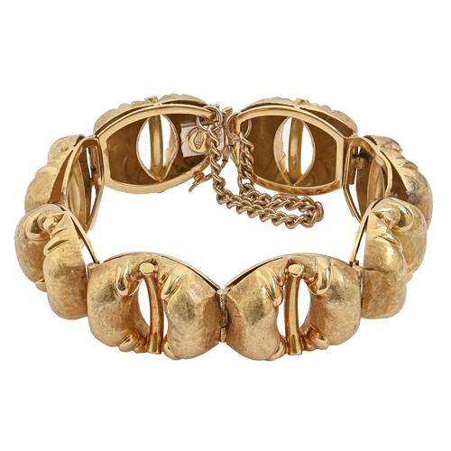 64 - An Italian gold bracelet, of eight buckle shaped links, 19.5cm l, control marks, including 750 and 1... 