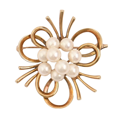 74 - A cultured pearl brooch, in gold, 40mm, marked K14, 11g