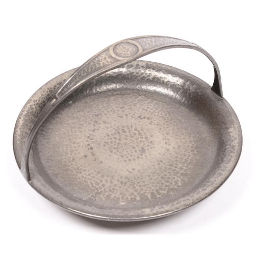 777 - Liberty & Co. A Tudric pewter basket, early 20th c, hammer textured, on foot, 23.5cm diam, stamp... 