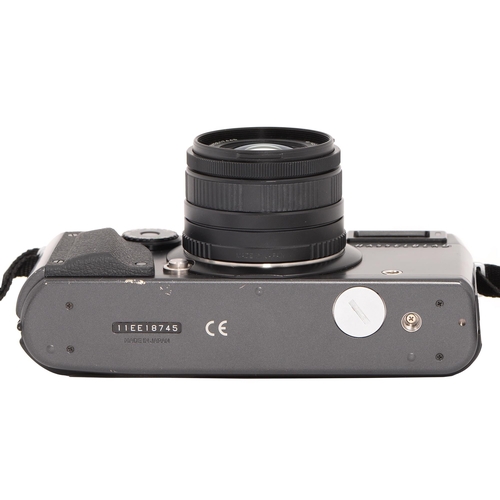 828 - A Hasselblad XPan 35mm panoramic camera, No 11EE18745, with maker's 45mm F4 lens No 8YEE17445, both ... 