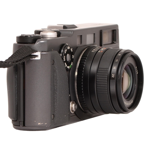 828 - A Hasselblad XPan 35mm panoramic camera, No 11EE18745, with maker's 45mm F4 lens No 8YEE17445, both ... 