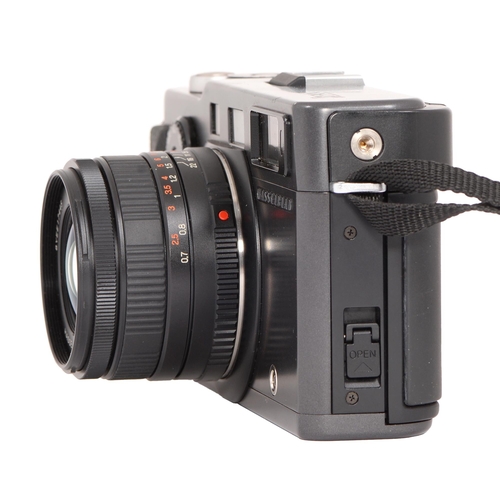 828 - A Hasselblad XPan 35mm panoramic camera, No 11EE18745, with maker's 45mm F4 lens No 8YEE17445, both ... 