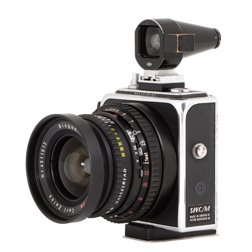 831 - A Hasselblad SWC/M medium format viewfinder camera, chrome, No UTW14290, with Carl Zeiss Biogon 38mm... 