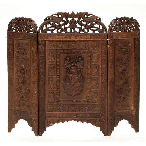 920 - An Indian carved and pierced hardwood three-fold screen, early 20th c, 97cm h, and a Chinese silk ne... 