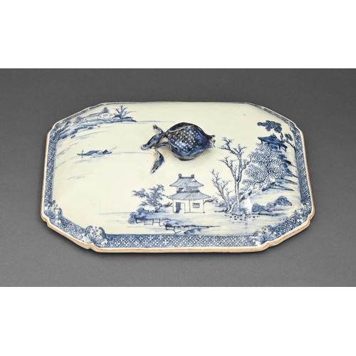 597A - A Chinese blue and white export porcelain soup tureen-cover, late 18th c, with artichoke knop and pa... 