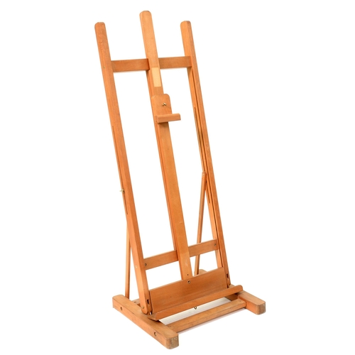 1241 - A light wood artist's easel, 140cm h unextended